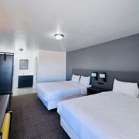 Oyo Garden Inn And Suites Pearsall I-35 East Buitenkant foto