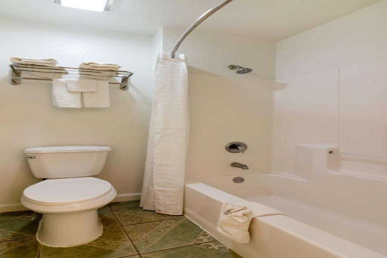 Oyo Garden Inn And Suites Pearsall I-35 East Buitenkant foto