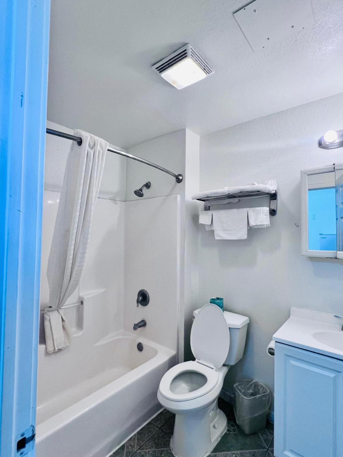 Oyo Garden Inn And Suites Pearsall I-35 East Buitenkant foto