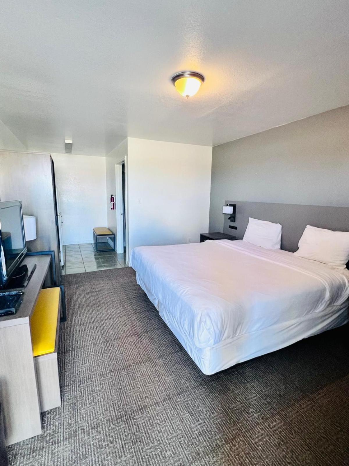 Oyo Garden Inn And Suites Pearsall I-35 East Buitenkant foto