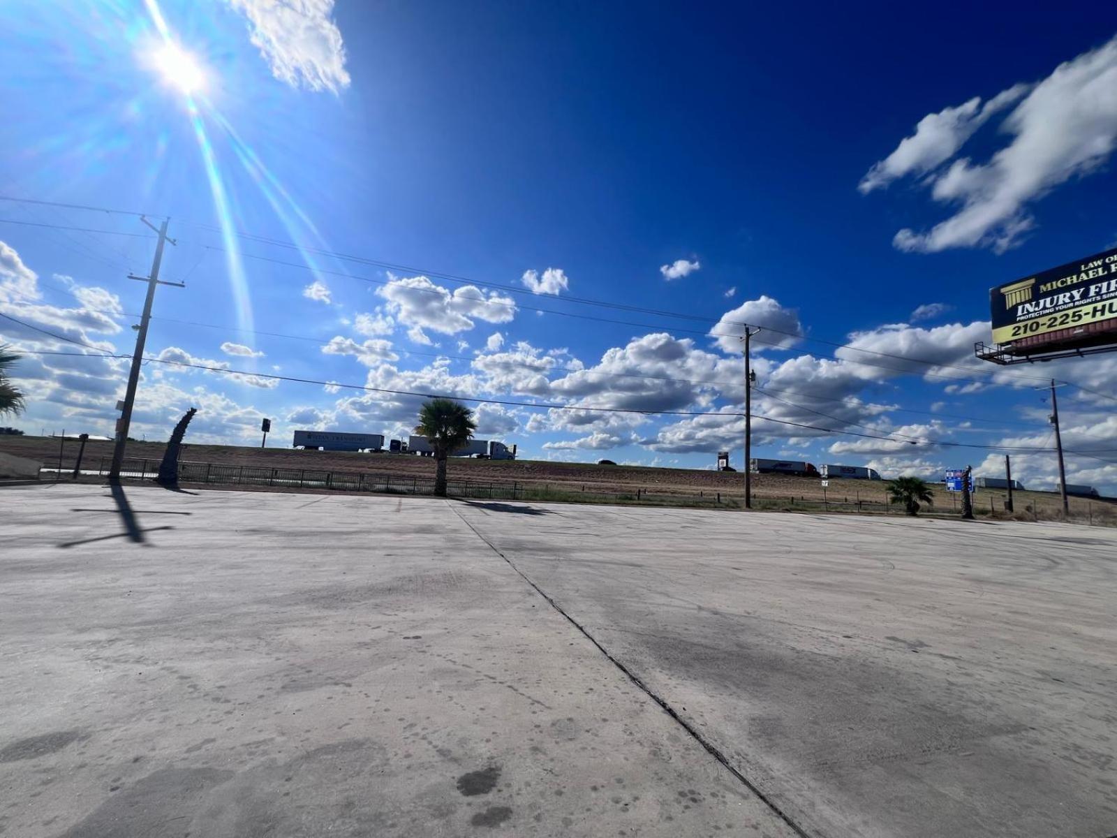 Oyo Garden Inn And Suites Pearsall I-35 East Buitenkant foto