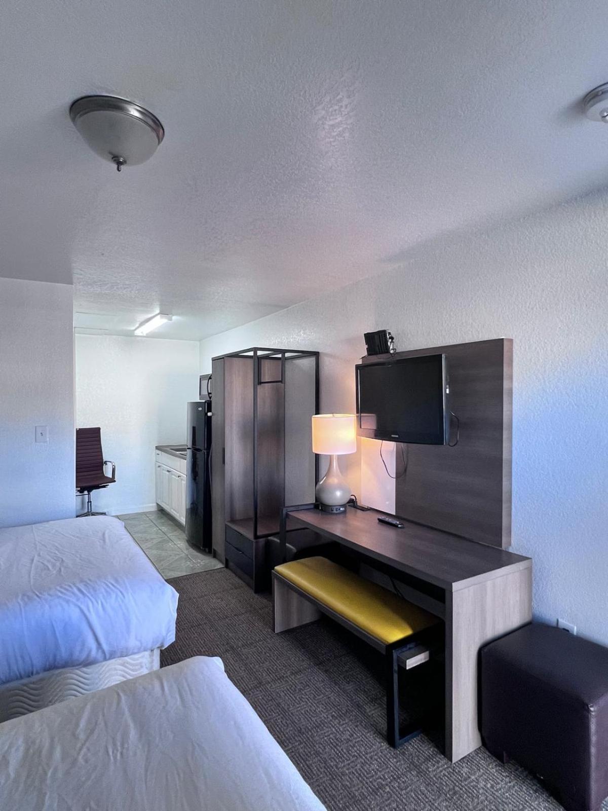 Oyo Garden Inn And Suites Pearsall I-35 East Buitenkant foto