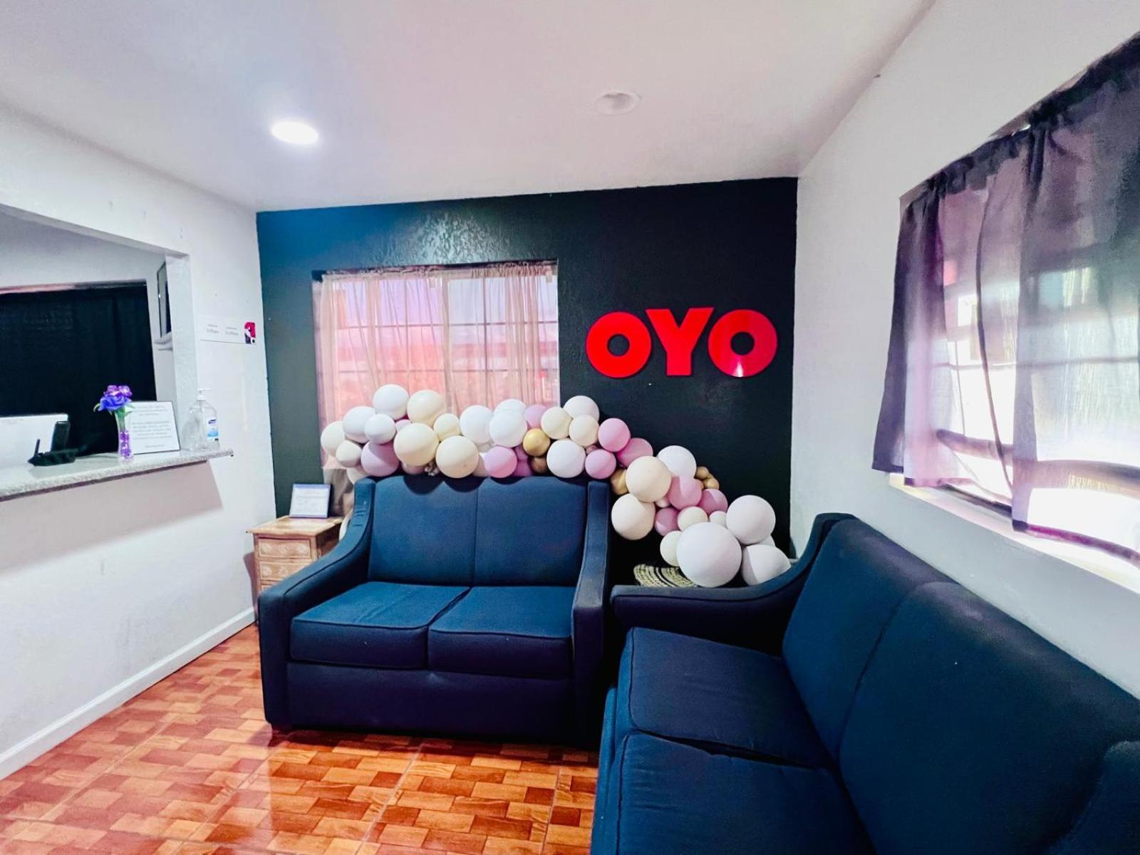 Oyo Garden Inn And Suites Pearsall I-35 East Buitenkant foto