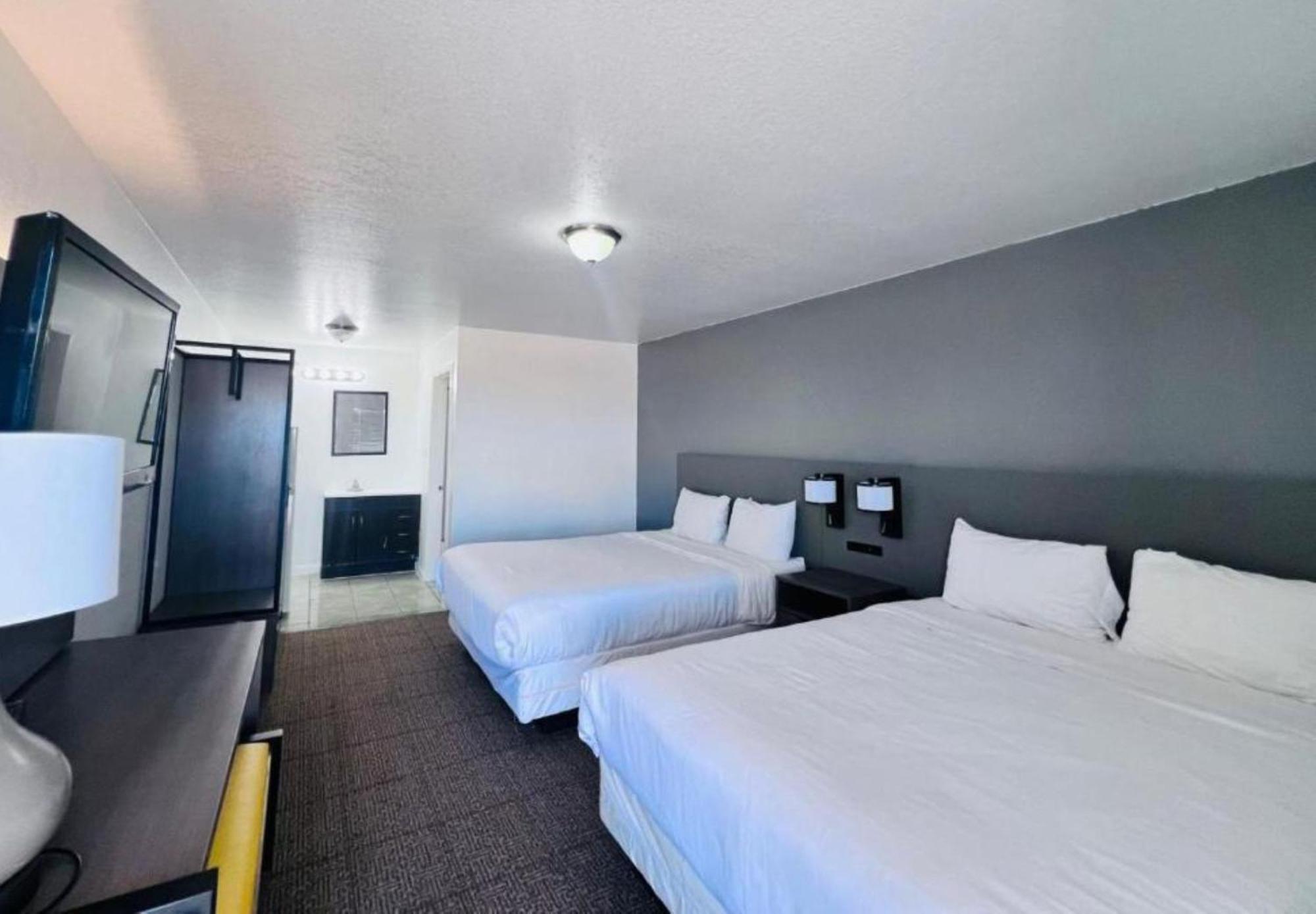 Oyo Garden Inn And Suites Pearsall I-35 East Buitenkant foto